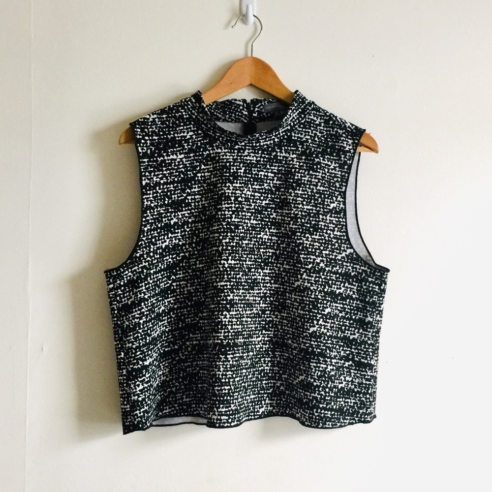 Vince Camuto black/white crop top